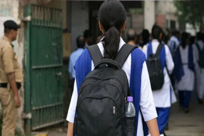 छात्रा, मैट्रिक परीक्षा, सेंटर, एंट्री नहीं, ट्रेन, खुदकुशी