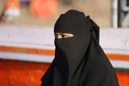 हत्या, जल्लाद, फुलवारी, बहू, सास, प्राइवेट पार्ट, आंख, मिर्च, फरार