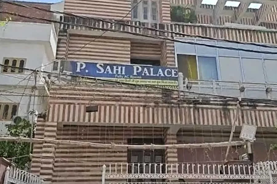 पटना, होटल, रेप, गर्लफ्रेंड, युवक, फरार