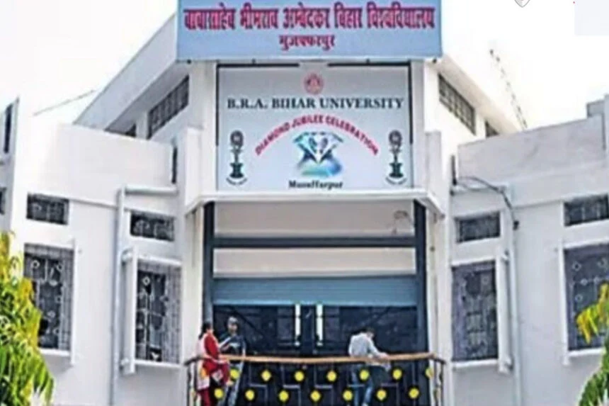 VC, बमबाजी, आवास, हत्या, धमकी, मुजफ्फरपुर, बिहार यूनिवर्सिटी, थाना, सामने