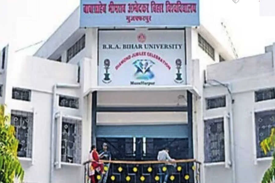 VC, बमबाजी, आवास, हत्या, धमकी, मुजफ्फरपुर, बिहार यूनिवर्सिटी, थाना, सामने