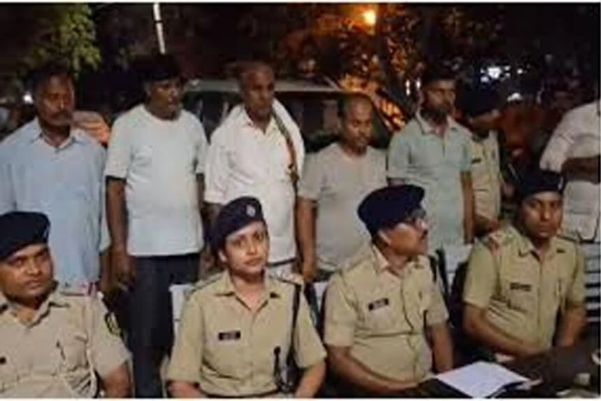 नकली पुलिस, गैंग, मोतिहारी, बर्खास्त, रिटायर्ड, होमगार्ड जवान, लुटेरा गैंग, 5 गिरफ्तार
