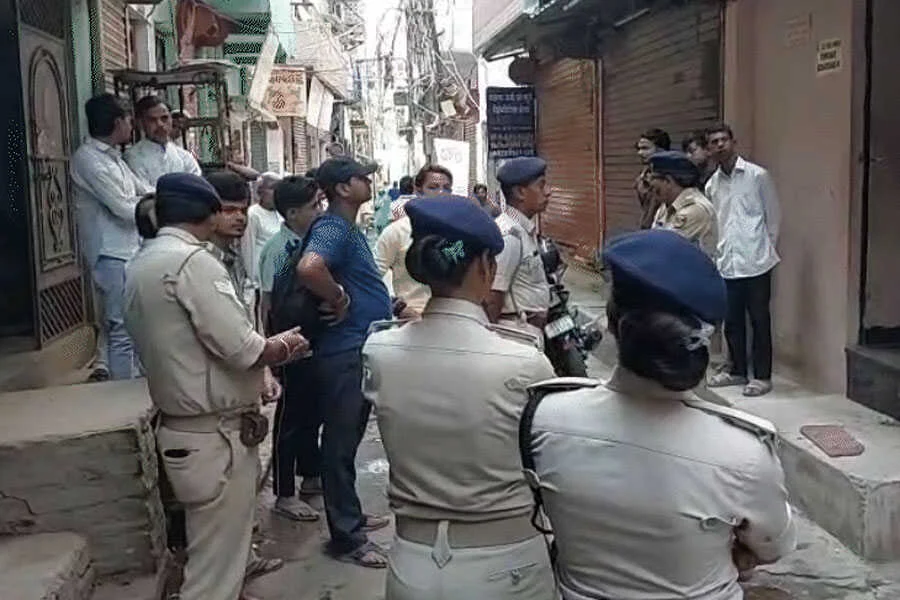 पटना, पति, गला काटा, पीरबहोर, चाकू, पत्नी, गंभीर