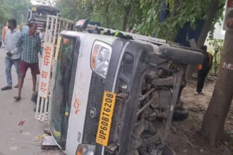 पिकअप, टक्कर, ट्रक, छपरा, यूपी, 4 मौत, आर्केस्ट्रा, कलाकार, 6 गंभीर