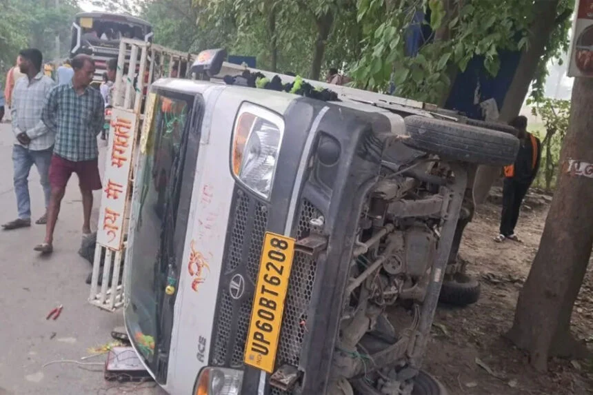पिकअप, टक्कर, ट्रक, छपरा, यूपी, 4 मौत, आर्केस्ट्रा, कलाकार, 6 गंभीर