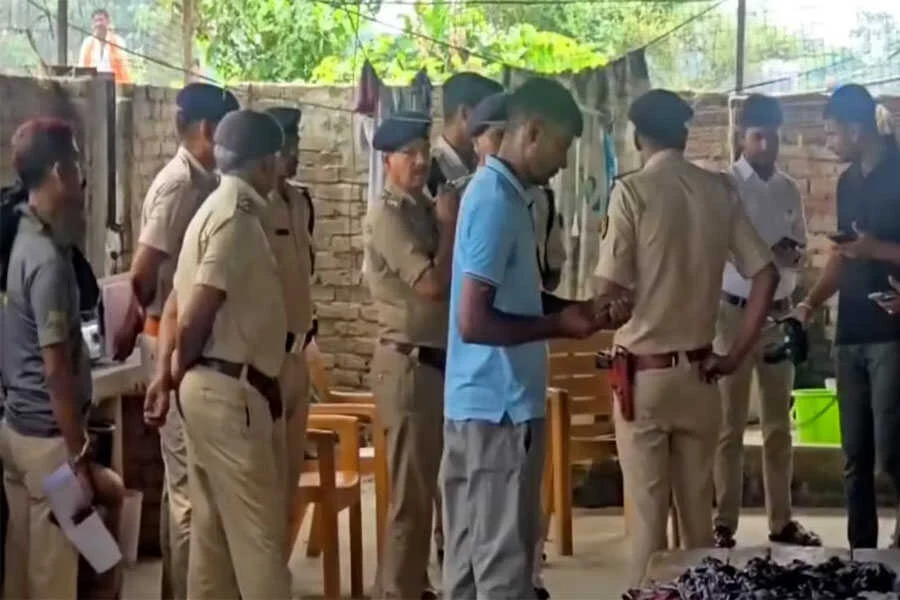 दरभंगा, सनकी पति, झगड़ा, रॉड, पत्नी, 3 बच्चे, हत्या