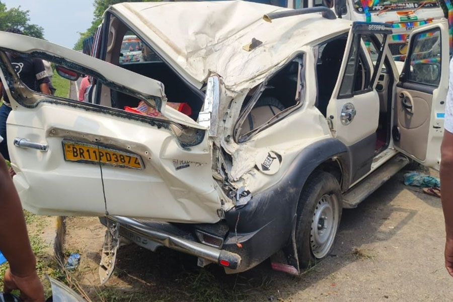 अररिया, स्कॉर्पियो, दुर्घटना, 4 मरे, डिवाइडर, ब्रेजा कार, टक्कर