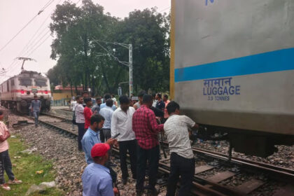 ईंजन, बोगी, आगे दौड़ा, किशनगंज, गरीब नवाज एक्स.