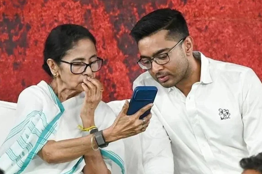 बागी, TMC, 20 सांसद, LS स्पीकर, सौंपा पत्र, अलग गुट, मान्यता, मांग