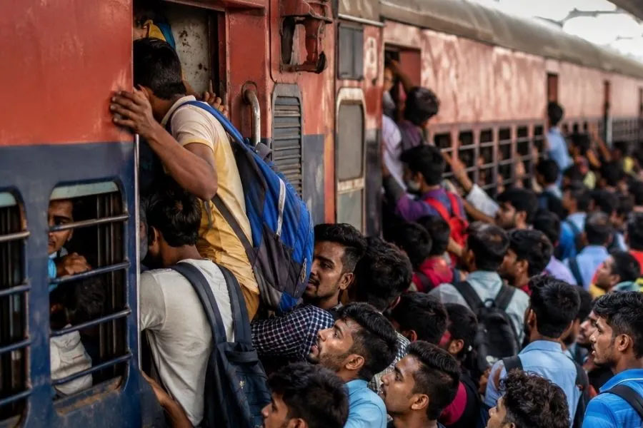 परीक्षा, सिपाही भर्ती, बवाल, कोसी एक्स, शीशा तोड़ा, इंटरसिटी, पथराव