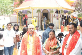 विस अध्यक्ष, प्रेम कुमार, नयना देवी, मंदिर, पूजा—अर्चना