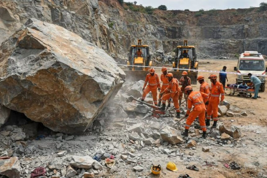 बेंगलुरु, 7 श्रमिक, मौत, खदान, चट्टान, गिरा, मजदूरों पर, बिहार