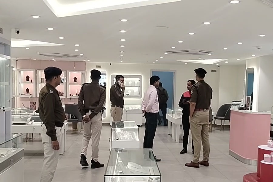 पटना, स्वर्ण, व्यावसायी, डाका, घर, दुकान, 40 लाख, लूटे
