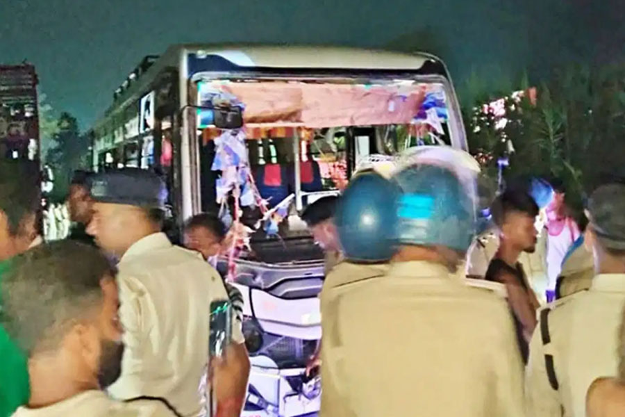 बस, आर्केस्ट्रा, रौंदा, 5 मरे, बेतिया, छठियार