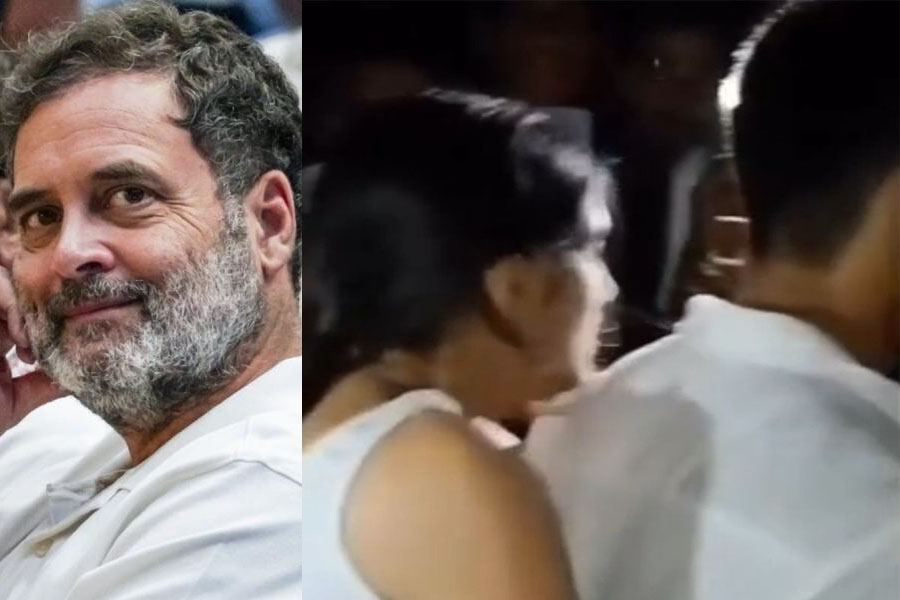 जमुई, 3 लफंगे, गिरफ्तार, युवती, छेड़छाड़, राहुल गांधी, महिला आयोग