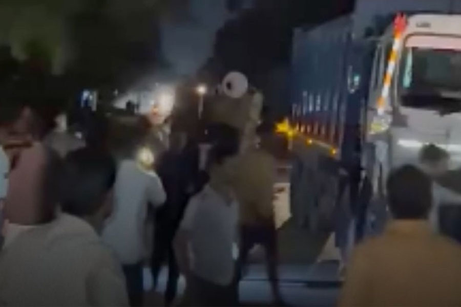 विश्वकर्मा, विसर्जन, जुलूस, ट्रक, हादसा, 2 मरे, पथराव, आगजनी