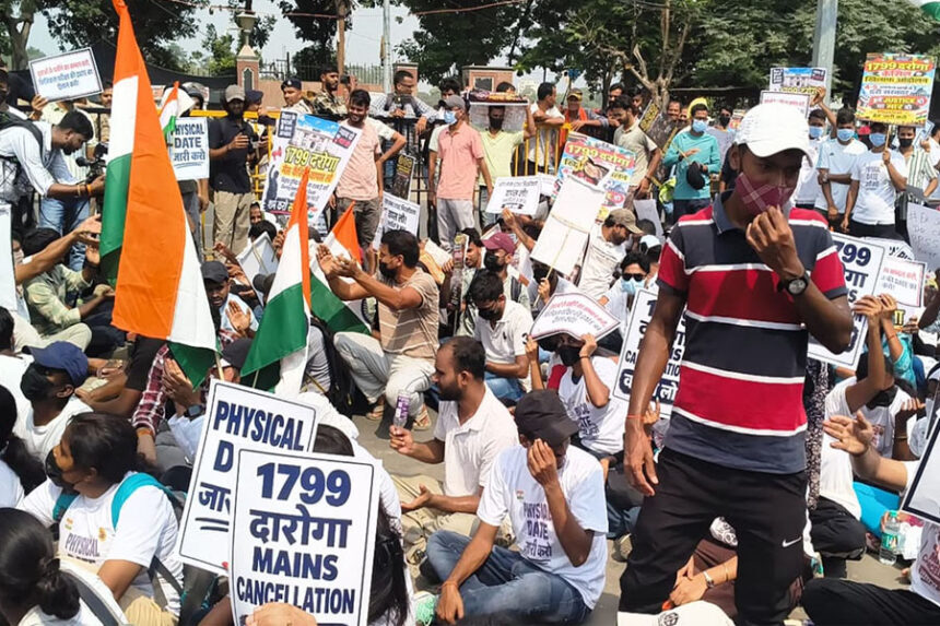 पटना, लाठीचार्ज, दारोगा, अभ्यर्थी, कई छात्र, चोटिल, CM, मुलाकात, अड़े