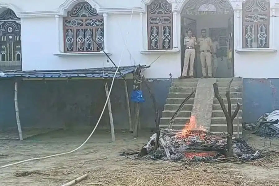 थावे, छात्रा, मौत, बवाल, आरोपी, चौखट, शव, जलाया